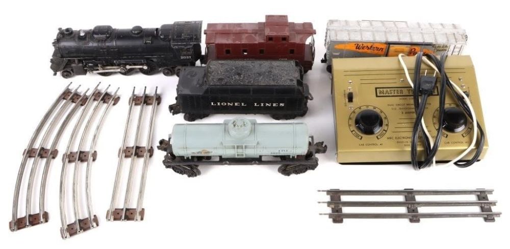 Lot 178345: LIONEL TRAIN 027 LOCOMOTIVE TRAIN TENDER & MORE