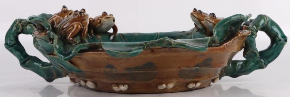 Lot 178406: CHINESE GLAZED HAND-CRAFTED FROG-THEMED BOWL