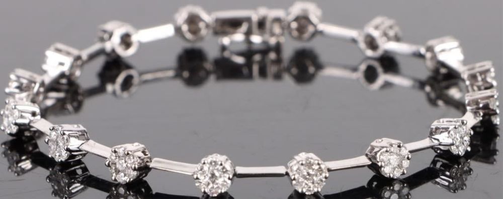 Lot 179156: 14K WHITE GOLD DIAMOND FLORAL LADIES BRACELET