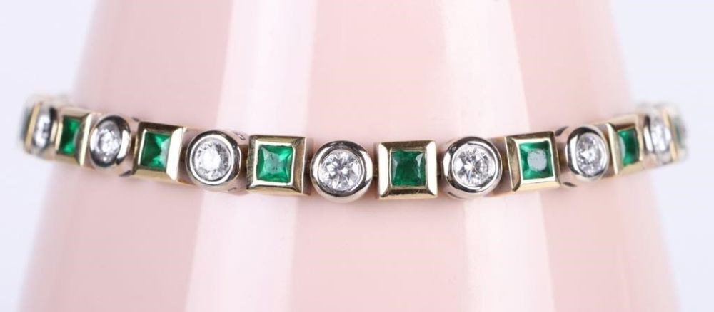 Lot 179165: 2.5CTW DIAMOND & EMERALD 18K GOLD TENNIS BRACELET