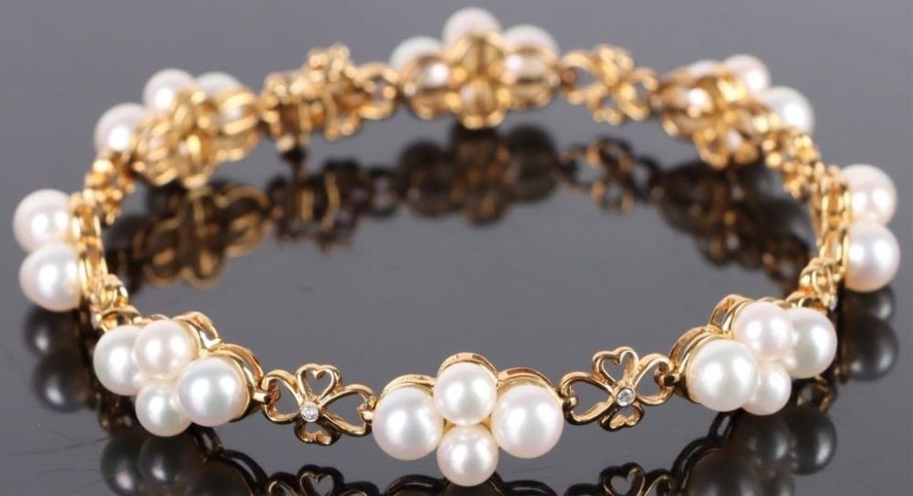 Lot 179166: 18K YELLOW GOLD DIAMOND PEARL LADIES BRACELET