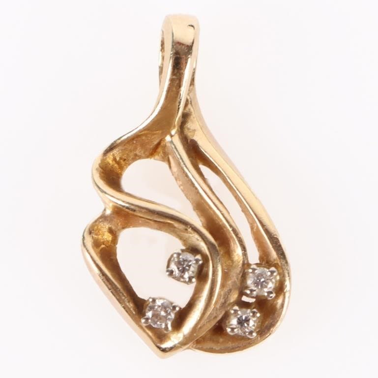 Lot 181231: 14K YELLOW GOLD DIAMOND LADIES PENDANT