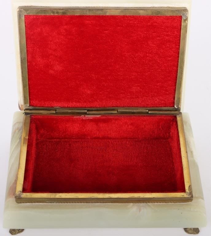 Lot 181405: HEAVY GREEN ONYX ANTIQUE VELVET-LINED JEWELRY BOX