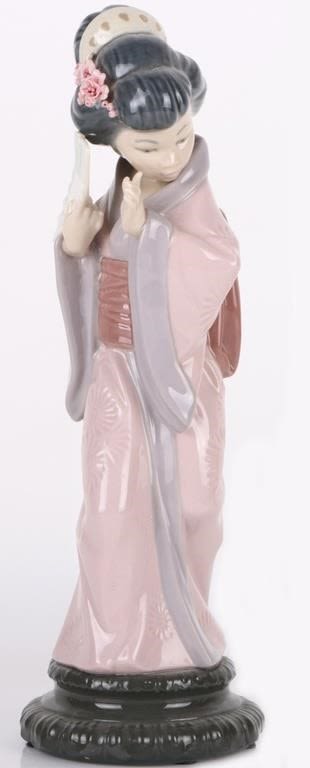Lot 180209: LLADRO CHYSANTHEMUM JAPANESE RETIRED FIGURE 4990
