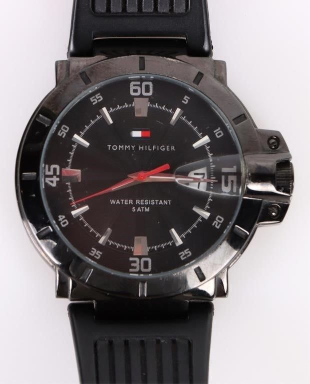 Lot 183210: TOMMY HILFIGER F90302 WATER RESISTANT MEN'S WATCH