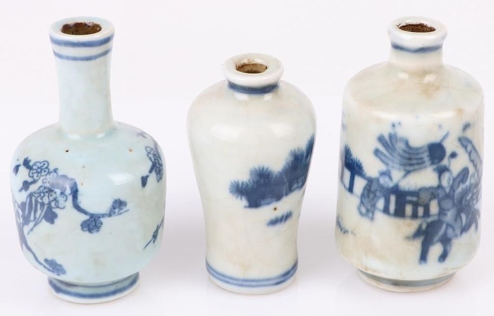 Lot 183226: ANTIQUE CHINESE BLUE & WHITE PORCELAIN MINI VASES