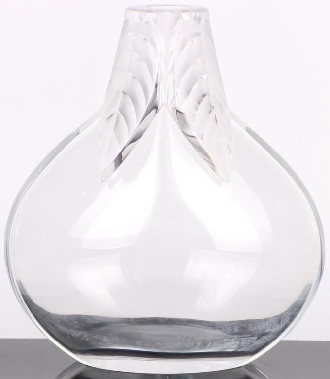 Lot 183375: VINTAGE LALIQUE OSUMI HEAVY FROSTED CRYSTAL VASE
