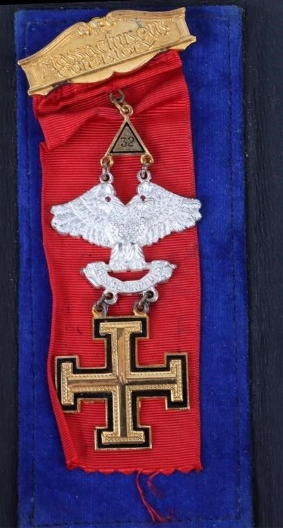 Lot 183387: 32ND DEGREE MASSACHUSETTS CONSISTORY MASON MEDAL
