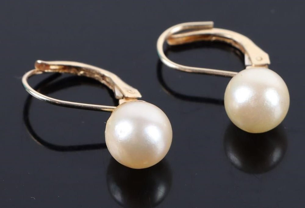 Lot 185155: 14K YELLOW GOLD WHITE PEARL LADIES EARRINGS