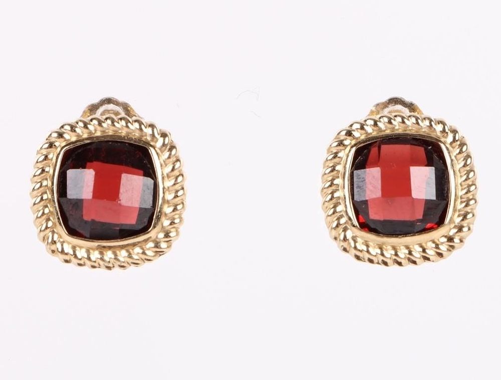 Lot 185160: 14K YELLOW GOLD GARNET LADIES STUD EARRINGS