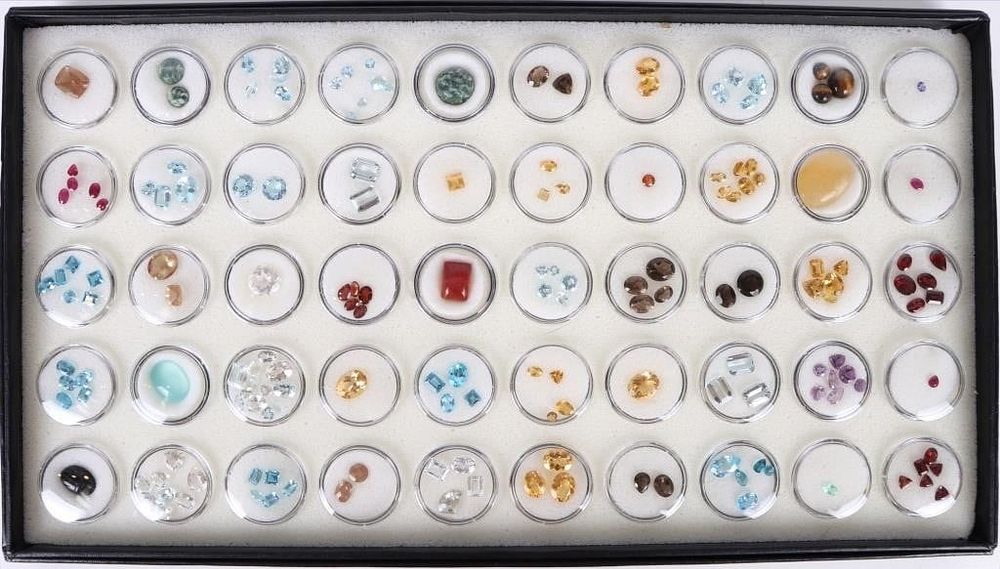 Lot 185182: BEAUTIFUL ASSORTED GEMSTONES W/ TRAY - (50)