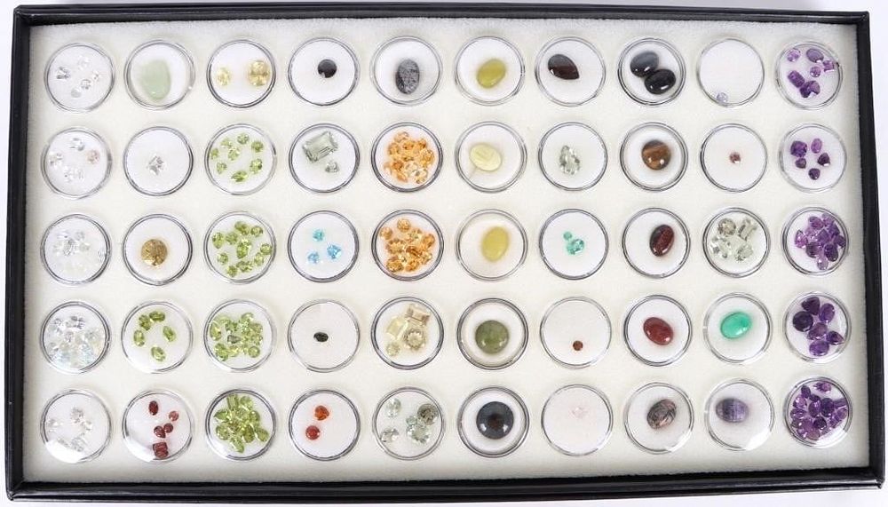 Lot 185183: BEAUTIFUL ASSORTED GEMSTONES W/ TRAY - (50)