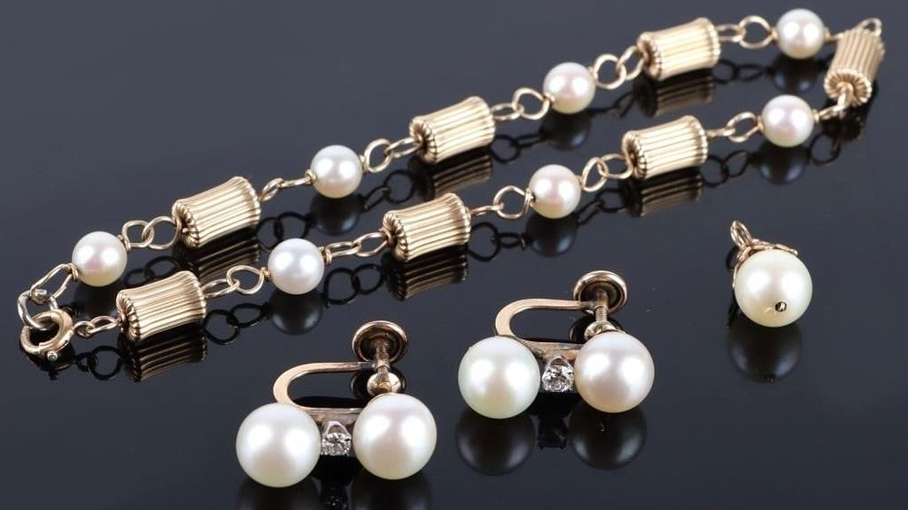Lot 185190: 14K & 10K YELLOW GOLD MATCHING PEARL JEWELRY SET