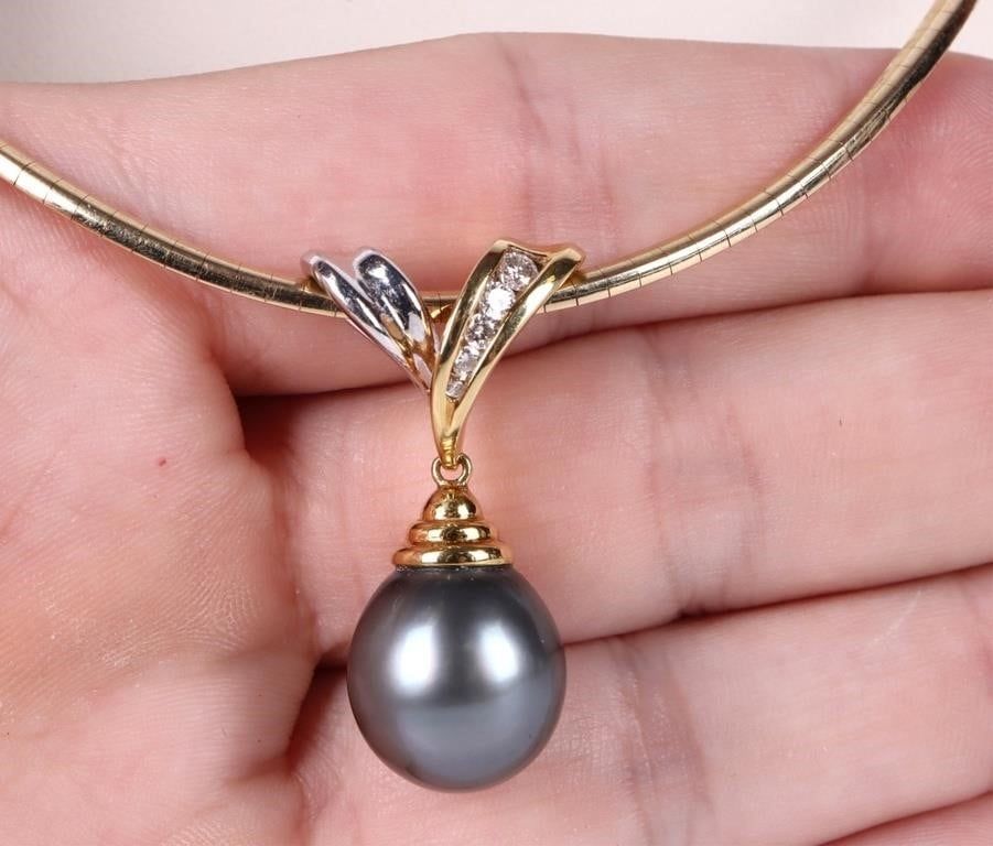 Lot 185203: BLACK PEARL DIAMOND 14K YELLOW GOLD NECKLACE