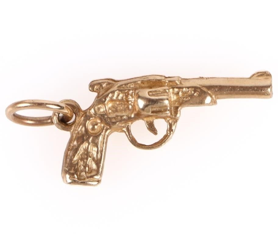 Lot 185252: 10K YELLOW GOLD REVOLVER PENDANT