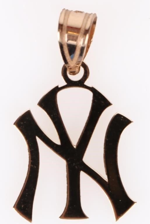 Lot 185276: 14K YELLOW GOLD NEW YORK YANKEES PENDANT