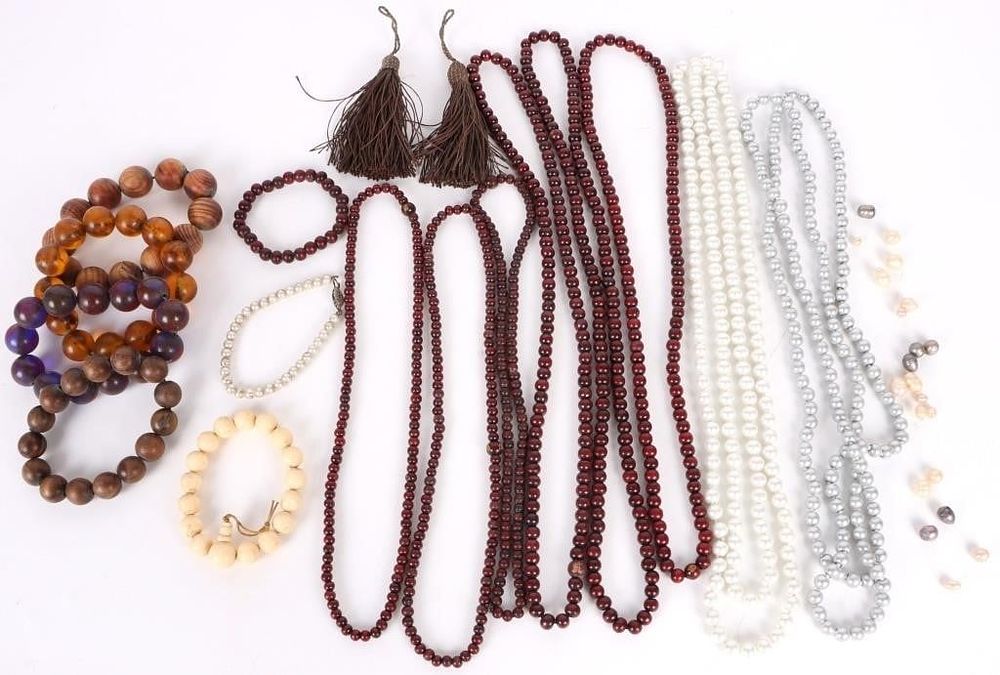 Lot 185286: CHINESE ASSORTED WOODEN, PEARL, & STONE JEWELRY