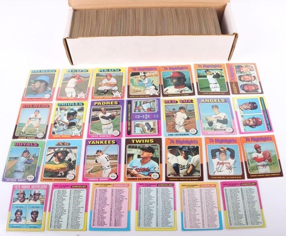 Lot 185324: 1975 TOPPS NEAR COMPLETE BASEBALL SET (653/660)
