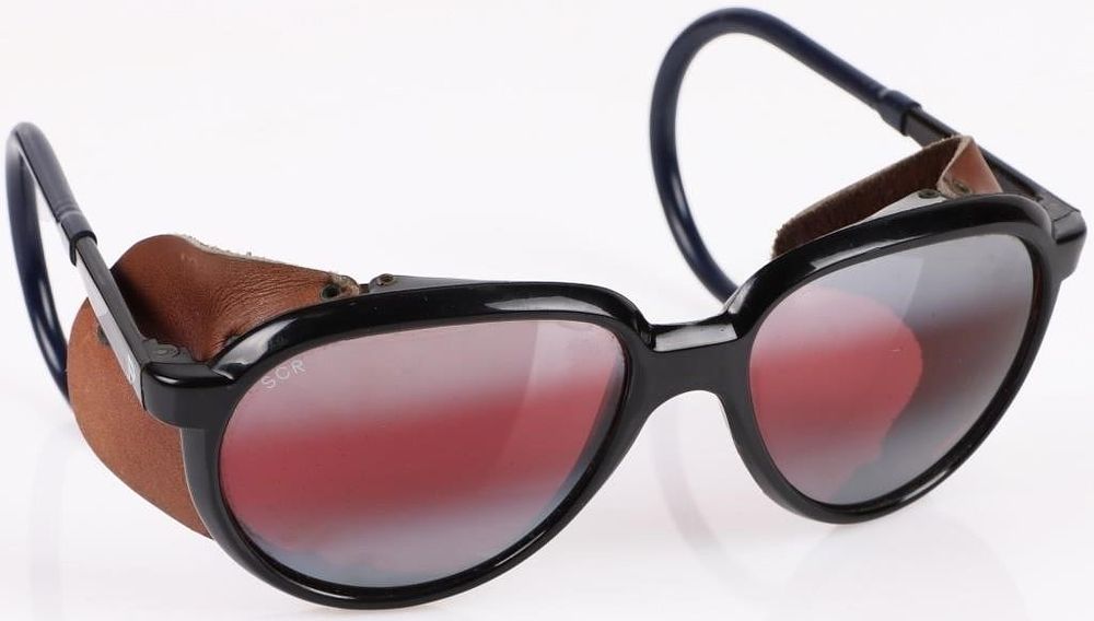 Lot 185405: VUARNET PX SCR LEATHER TRIM GLACIER SUNGLASSES