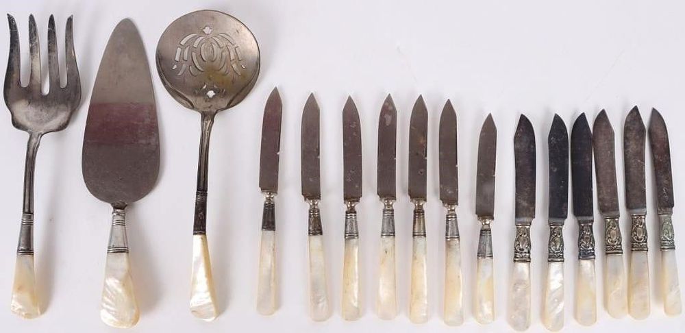 Lot 186406: ANTIQUE STERLING SILVER MOP HANDLE FLATWARE SET