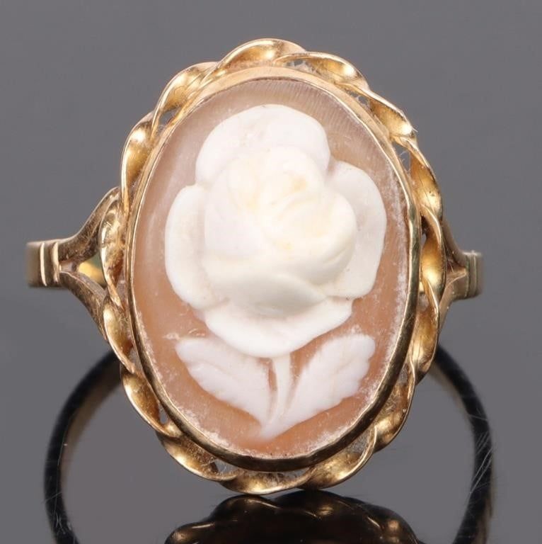Lot 187172: VINTAGE FLORAL CAMEO 14K YELLOW GOLD RING