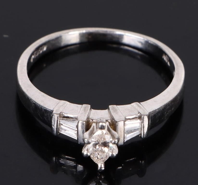 Lot 187181: PLATINUM MARQUIS CENTER DIAMOND LADIES RING
