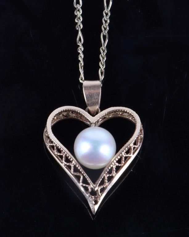 Lot 188164: 10K GOLD PEARL HEART PENDANT FIGARO LINK NECKLACE