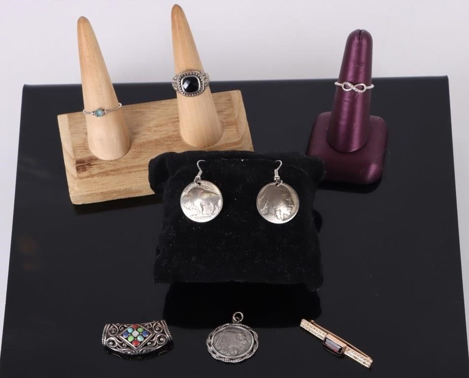 Lot 188224: STERLING SILVER LADIES COLLECTIBLE JEWELRY