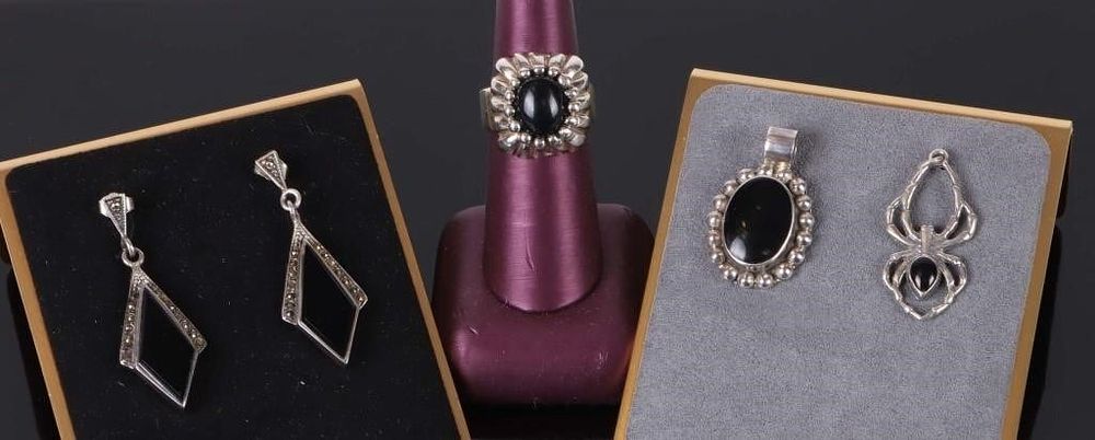 Lot 188228: ASSORTED STERLING SILVER ONYX LADIES JEWELRY - (4)