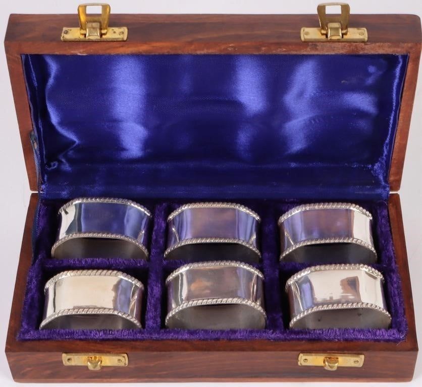 Lot 188314: VINTAGE 0.800 SILVER BRINDISI NAPKIN HOLDER SET