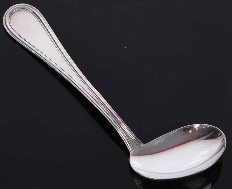 Lot 188315: VINTAGE 0.800 SILVER UNIQUE BABY FEEDING SPOON