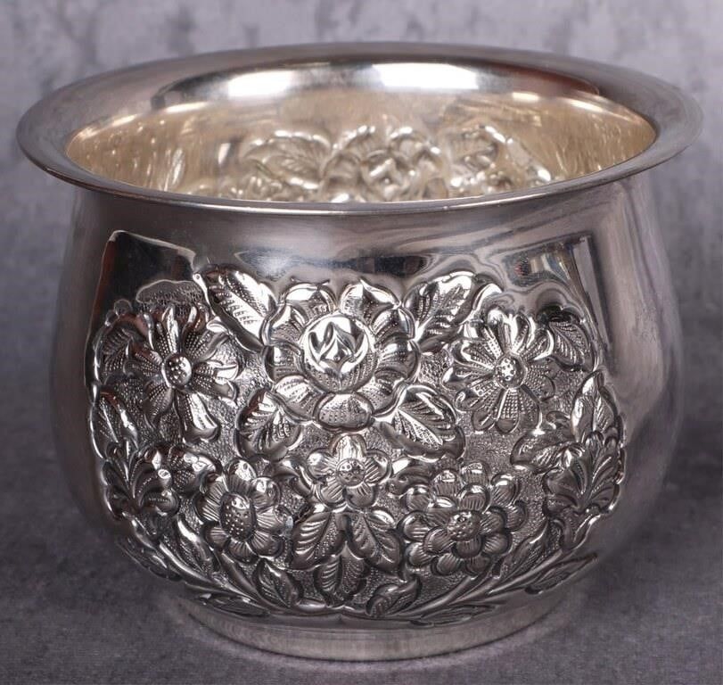 Lot 188318: VINTAGE SHEFFIELD 0.800 SILVER REPOUSSE STYLE BOWL
