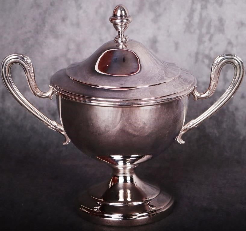 Lot 188320: GREGGIO 0.800 SILVER LIDDED SUGAR BOWL