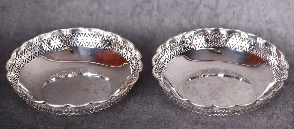 Lot 188321: VINTAGE LAVORATO A MANO 0.800 SILVER CANDY DISHES