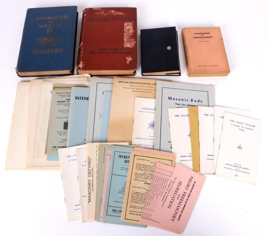 Lot 188375: VINTAGE ASSORTED FREEMASONRY HANDBOOKS/ PAMPHLETS