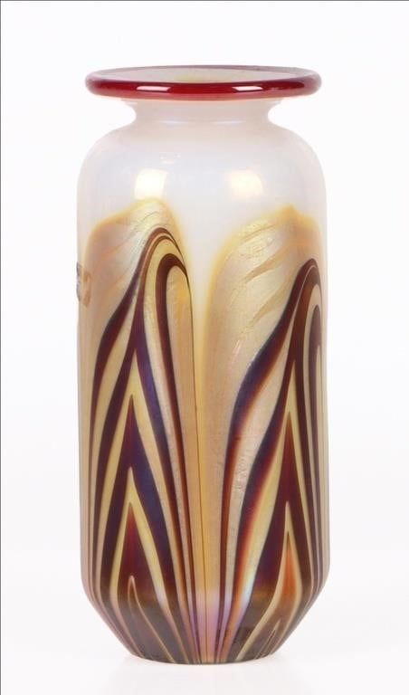 Lot 190408: STEVEN LUNDBERG FEATHERED ART GLASS MINI VASE