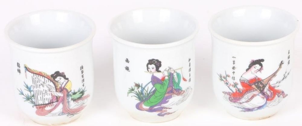 Lot 190426: VINTAGE CHINESE PORCELAIN PAINTED TEA CUPS