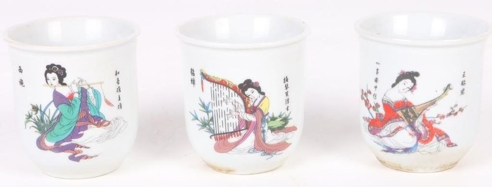 Lot 190427: VINTAGE CHINESE PORCELAIN PAINTED TEA CUPS