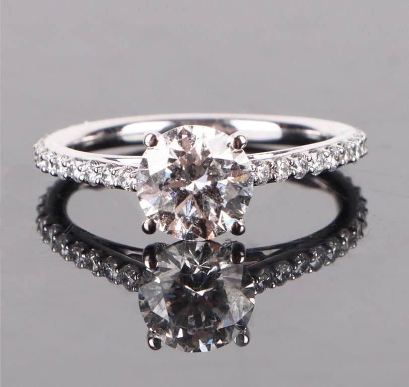 Lot 192047b: PLATINUM GCAL CERT VS1 LAB DIAMOND LADIES RING