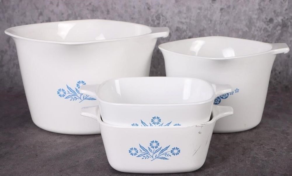 Lot 191414: 1960-1961 VINTAGE CORNING WARE BLUE CORNFLOWER SET