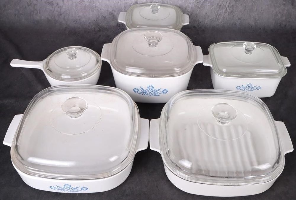 Lot 191415: 1976-1986 VINTAGE CORNING WARE BLUE CORNFLOWER SET