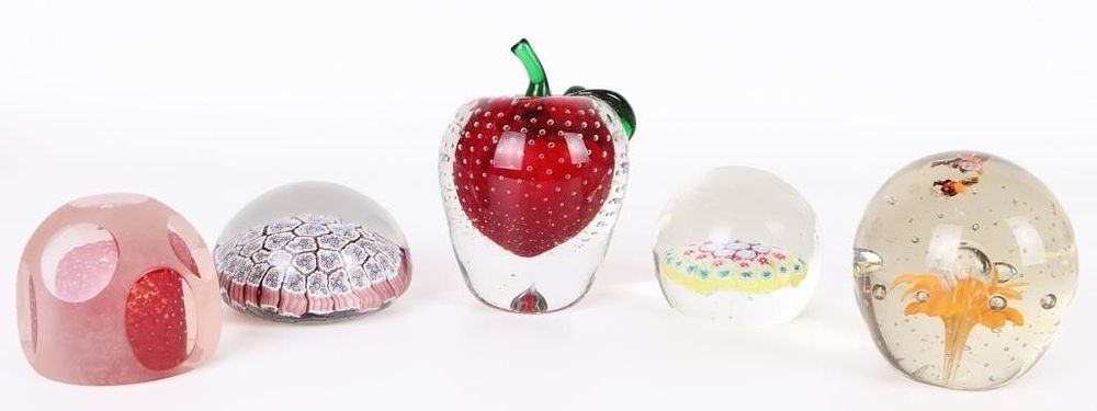 Lot 194165: VINTAGE ITALIAN GLASS MURANO PAPERWEIGHTS