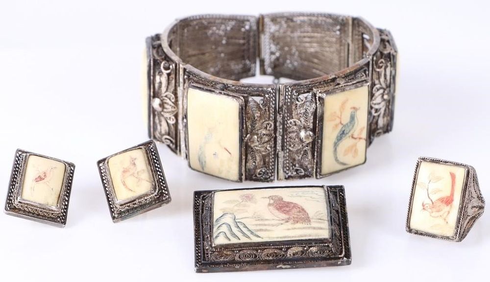 Lot 194173: SERIMSAW .800 SILVER BONE JEWELRY SET