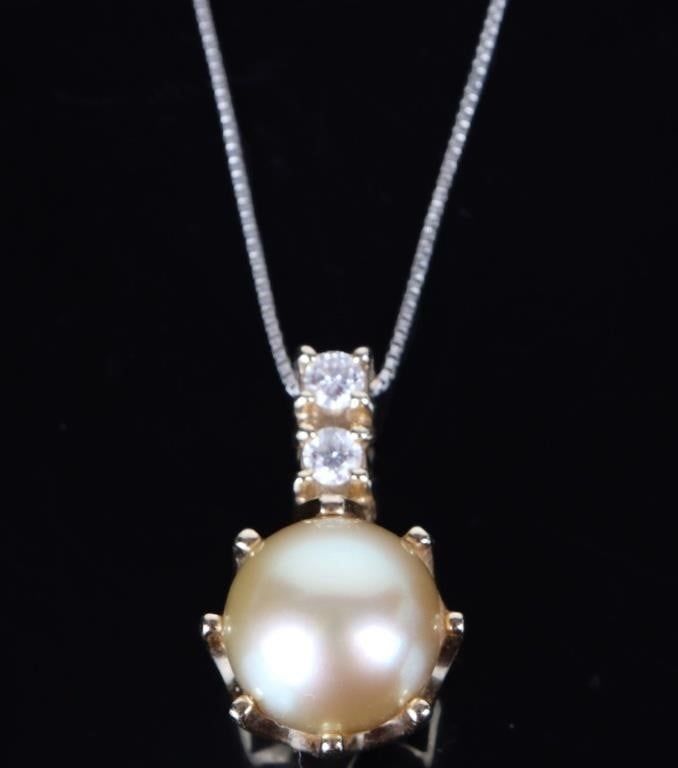 Lot 194179: 14K YELLOW GOLD DIAMOND PEARL LADIES NECKLACE