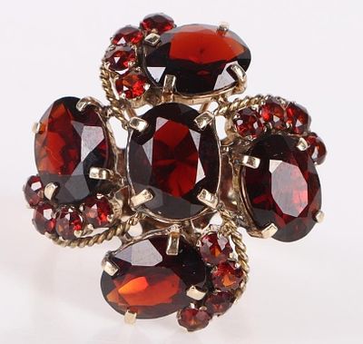 5.80CTW GENUINE GARNET GOLD PLATED LADIES RING. 5.80CTW genuine red garnet gold plated ladies 