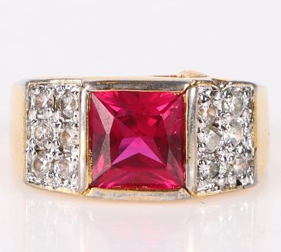 GENUINE 2.0CT RUBY & CZ LADIES FASHION RING. Genuine 2.0ct princess-cut and cubic zirconium 
