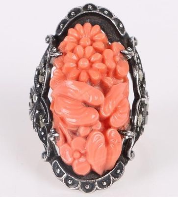 VINTAGE STERLING SILVER CARVED CORAL LADIES RING. Vintage sterling silver carved pink coral 