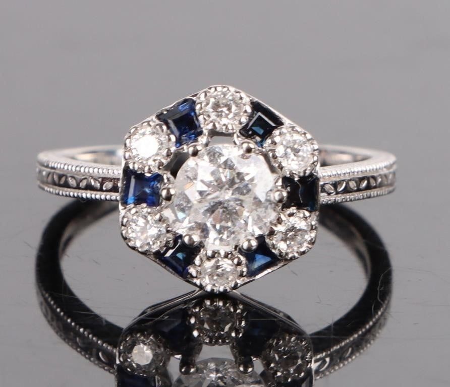 Lot 194097b: PLATINUM NATURAL DIAMOND SAPPHIRE LADIES RING