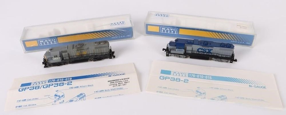 Lot 195295: KATO N GAUGE GP38 PRECISION RAILROAD MODELS - (2)