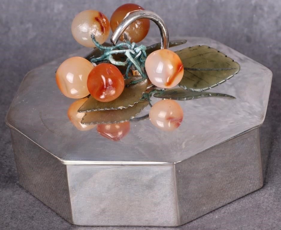 Lot 195349: VINTAGE 0.800 SILVER CARNELIAN GRAPE VINE TEA TIN